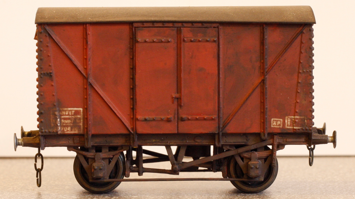 BR ply-sided van. EM. Built from unknown plastic kit.