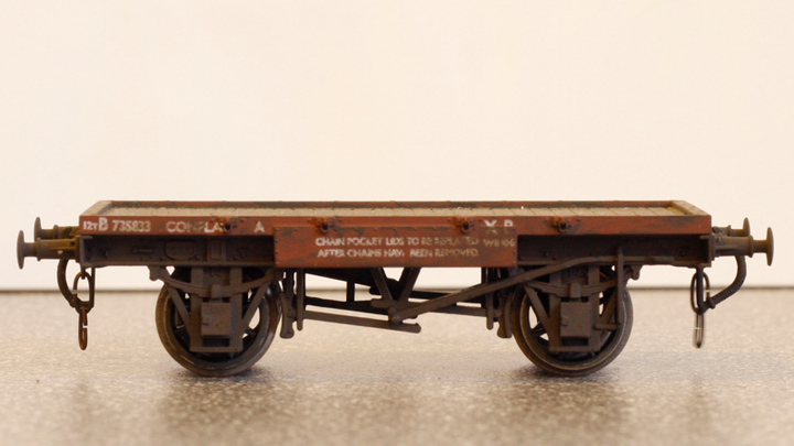 'Conflat' container flat wagon. EM. Airfix RTR.