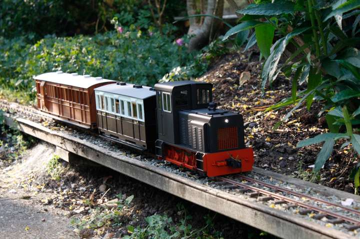 Black diesel loco and two coaches