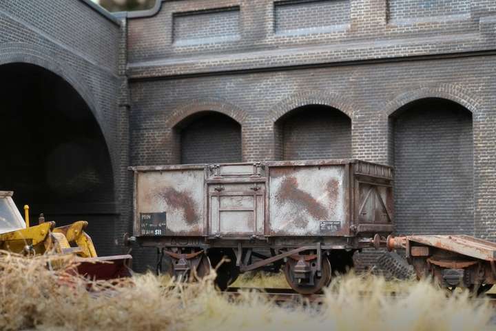 16T mineral wagon in front of blue brick, arched retaining wall