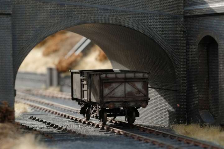 16T mineral wagon under the bridge